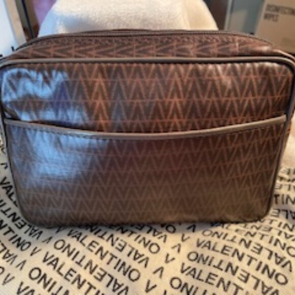 MARIO VALENTINO, AUTHENTIC EUC V LOGO PVC LEATHER CLUTCH HANDBAG - Picture 2 of 10